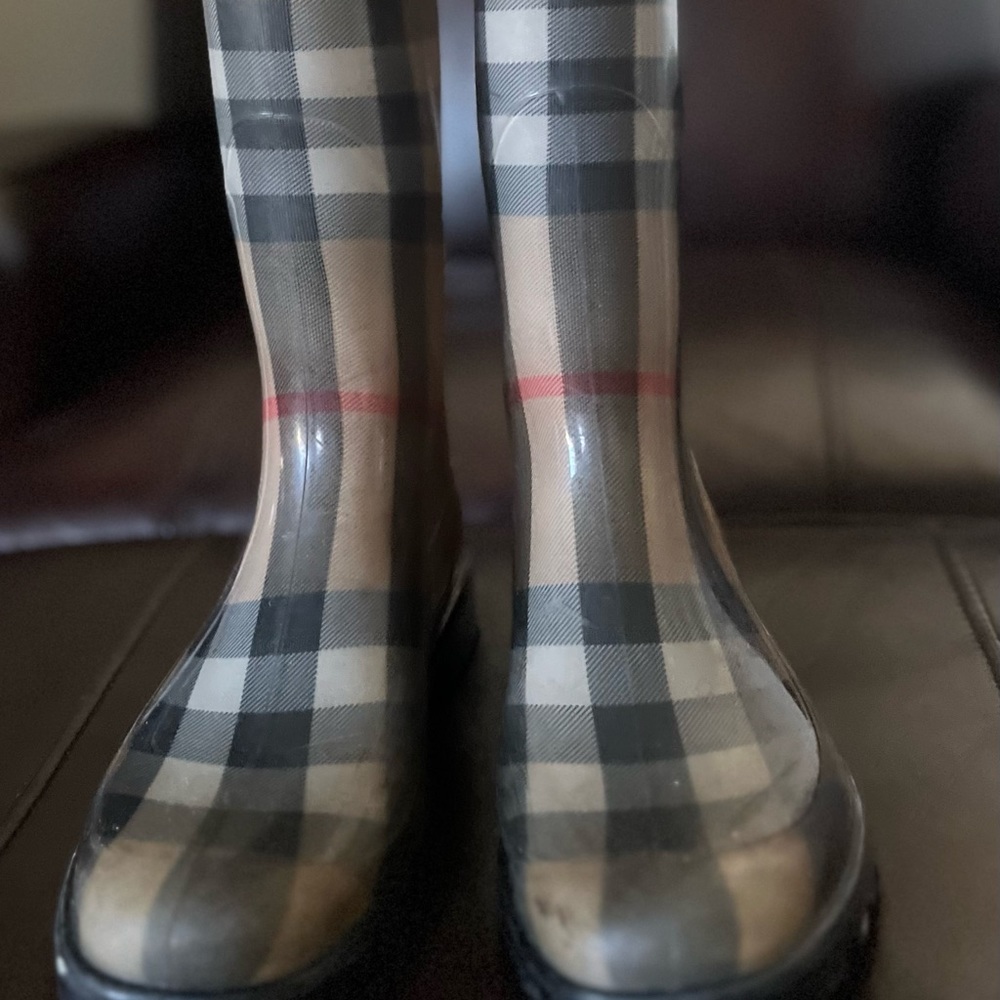 Gently worn. Burberry House Check Pattern rubber rain boots. Size 7
